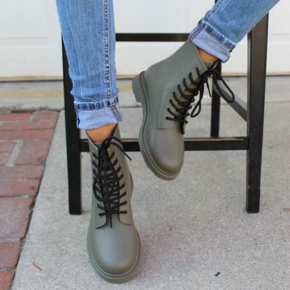 Shoes - 🚨//Fall Favorite Collection// Olive green Boots
